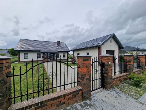 Дом 200м², участок 67 сот.