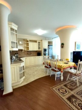 4-к квартира, 5/8 эт., 111м²