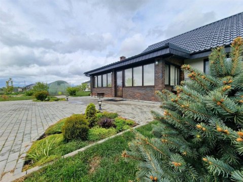 Дом 200м², участок 67 сот.