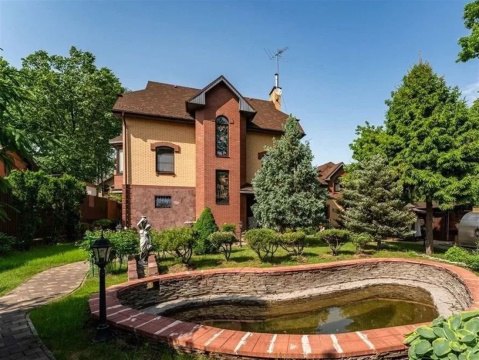 Дом 170м², участок 8 сот.