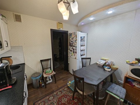 2-к квартира, 4/5 эт., 52м²