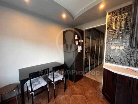 2-к квартира, 4/5 эт., 54м²