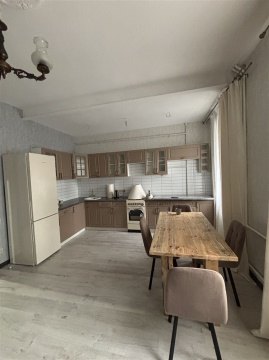 2-к квартира, 1/4 эт., 50м²