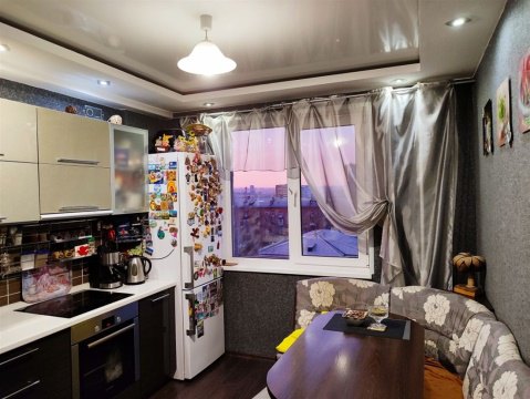 3-к квартира, 8/9 эт., 77м²