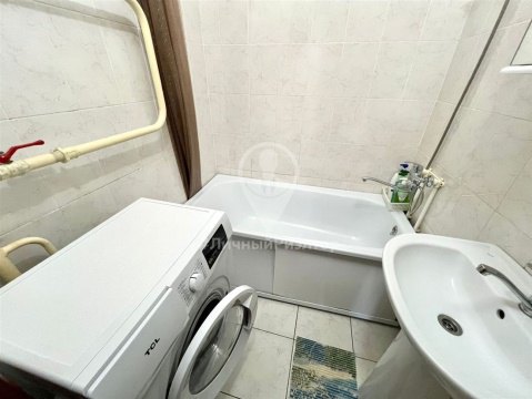 2-к квартира, 8/21 эт., 42м²