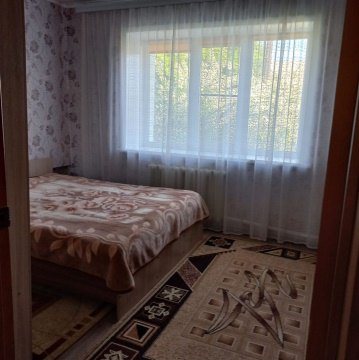 3-к квартира, 1/1 эт., 90м²