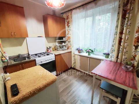 2-к квартира, 5/5 эт., 48м²