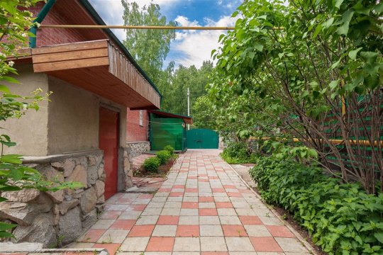 Дом 230м², участок 10,5 сот.