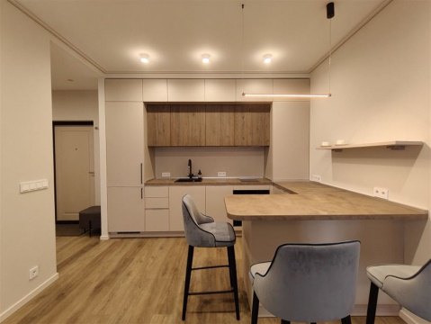 2-к квартира, 17/25 эт., 49м²