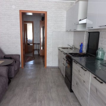 3-к квартира, 1/1 эт., 90м²