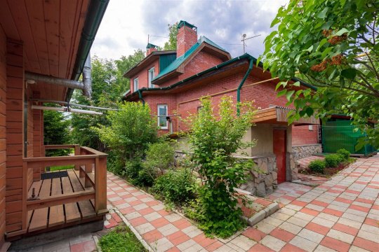Дом 230м², участок 10,5 сот.