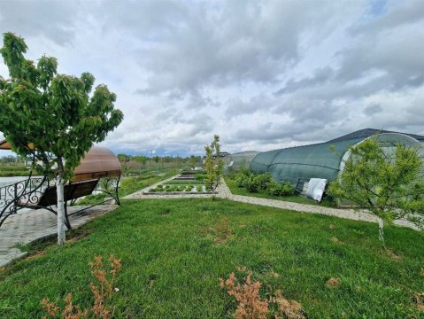 Дом 200м², участок 67 сот.