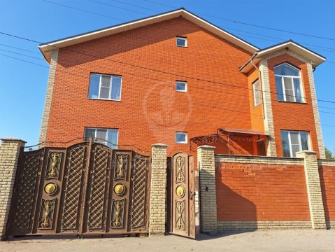 Дом 563м², участок 10 сот.