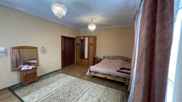 Дом 325м², участок 1 000 сот.