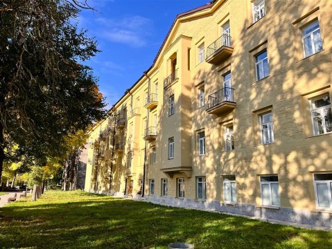 2-к квартира, 2/4 эт., 60м²