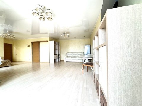 2-к квартира, 8/9 эт., 82м²