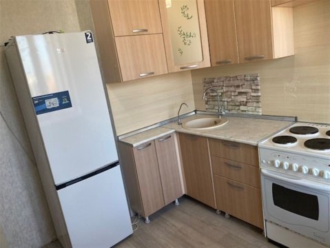 1-к квартира, 10/10 эт., 40м²