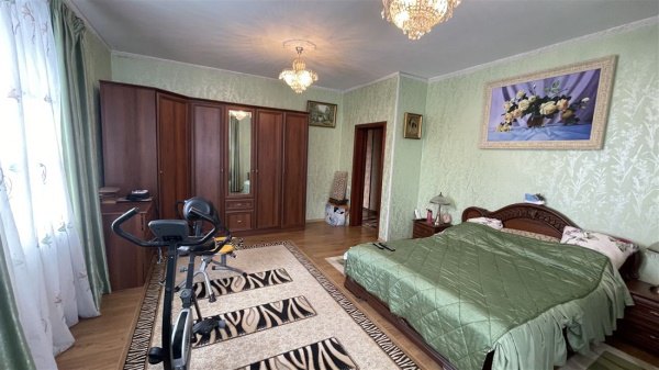 Дом 325м², участок 1 000 сот.