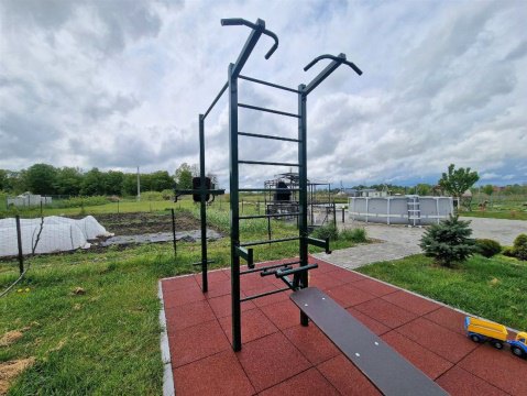 Дом 200м², участок 67 сот.