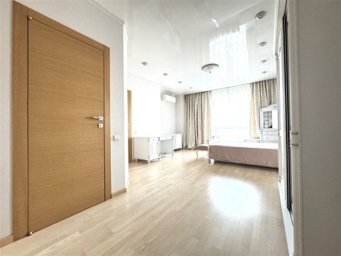 2-к квартира, 8/9 эт., 82м²