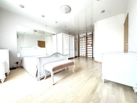 2-к квартира, 8/9 эт., 82м²