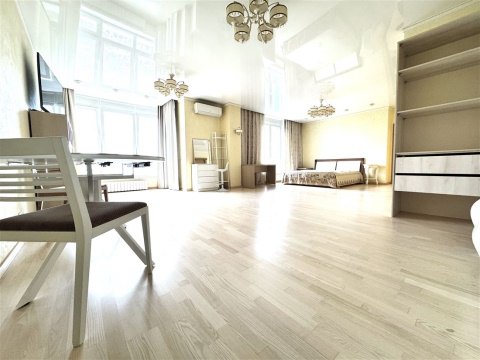 2-к квартира, 8/9 эт., 82м²