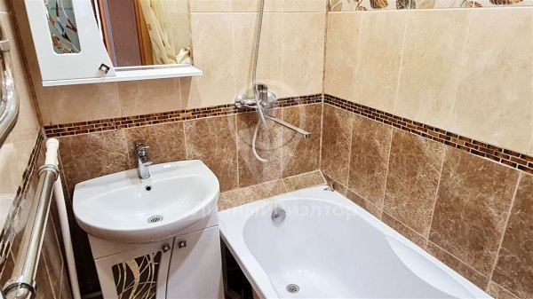 4-к квартира, 2/5 эт., 61м²