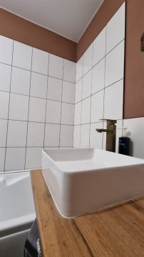 2-к квартира, 13/18 эт., 50м²