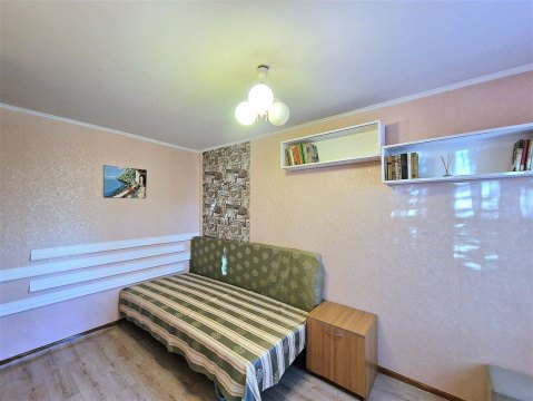 3-к квартира, 4/5 эт., 58м²