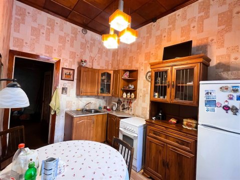 2-к квартира, 2/4 эт., 60м²