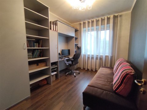 4-к квартира, 4/10 эт., 122м²