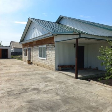 3-к квартира, 1/1 эт., 90м²