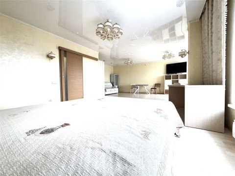 2-к квартира, 8/9 эт., 82м²