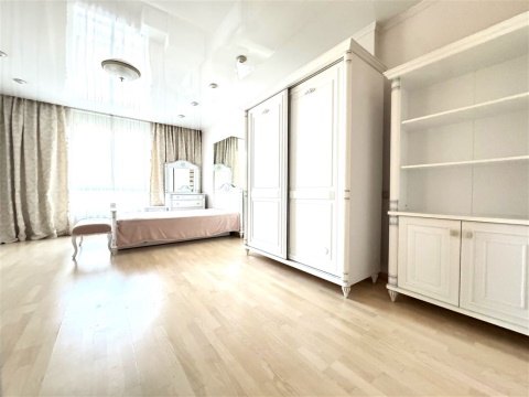 2-к квартира, 8/9 эт., 82м²