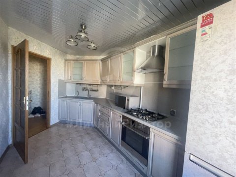 3-к квартира, 6/9 эт., 60м²