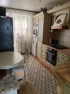 3-к квартира, 1/2 эт., 64м²