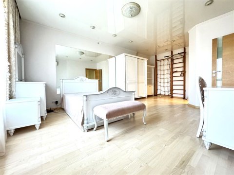 2-к квартира, 8/9 эт., 82м²