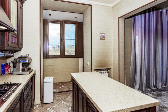 4-к квартира, 8/8 эт., 103м²