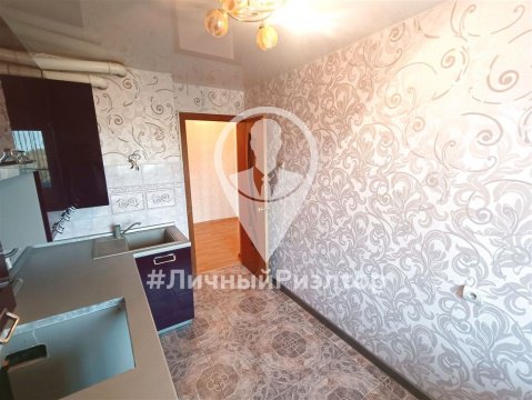 2-к квартира, 1/3 эт., 50м²