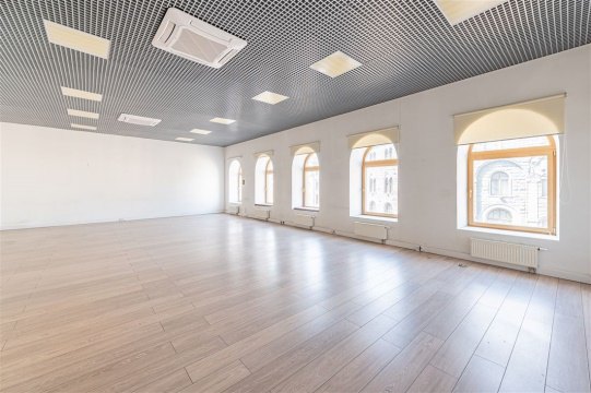3-к квартира, 5/6 эт., 181м²