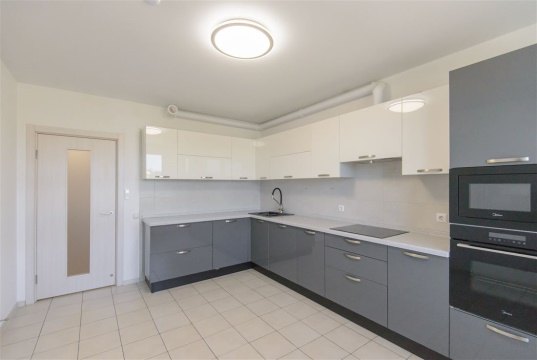 3-к квартира, 8/17 эт., 92м²