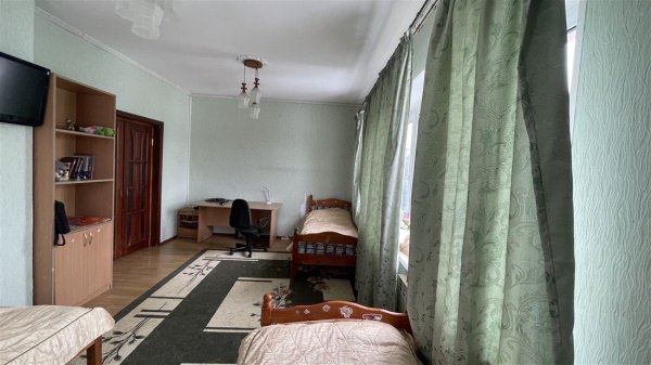 Дом 325м², участок 1 000 сот.
