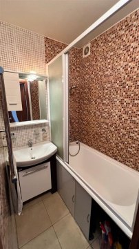 2-к квартира, 10/12 эт., 50м²