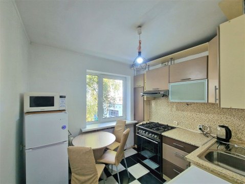 3-к квартира, 4/5 эт., 58м²