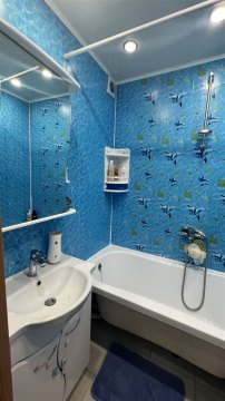 2-к квартира, 10/18 эт., 42м²