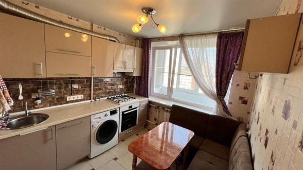 2-к квартира, 10/12 эт., 50м²