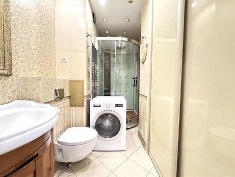 2-к квартира, 8/9 эт., 82м²