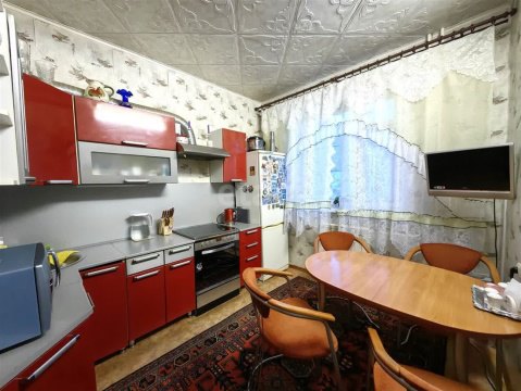 3-к квартира, 8/9 эт., 72м²