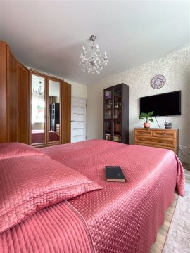 2-к квартира, 1/3 эт., 57м²