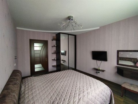 4-к квартира, 4/10 эт., 122м²